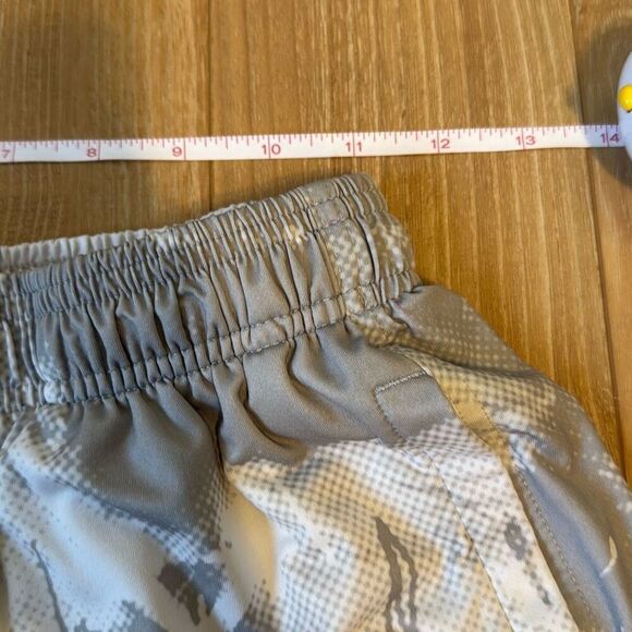 Under armour boys gray and white swim trunks size small - Picture 5 of 8